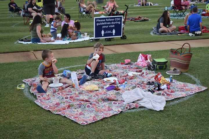 Hundreds attend Movies in the Park | Simpsonville South Carolina